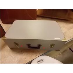 VINTAGE WOOD BOX WITH LID