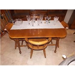 COLONIAL STYLE MAPLE TABLE WITH 4 CHAIRS
