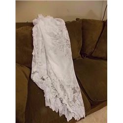 LACE TABLE CLOTH