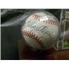 Image 2 : MOISES ALOU AUTOGRAPHED BALL AND CARD DISPLAY