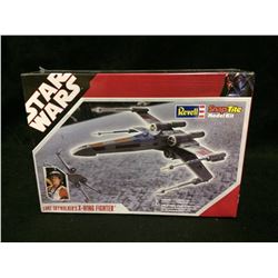 REVELL STAR WARS LUKE SKYWALKERS X-WING FIGHTER SNAP TITE MODEL KIT IN BOX