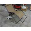 Image 2 : GRAVITY CHAIR WITH DRINK TRAY