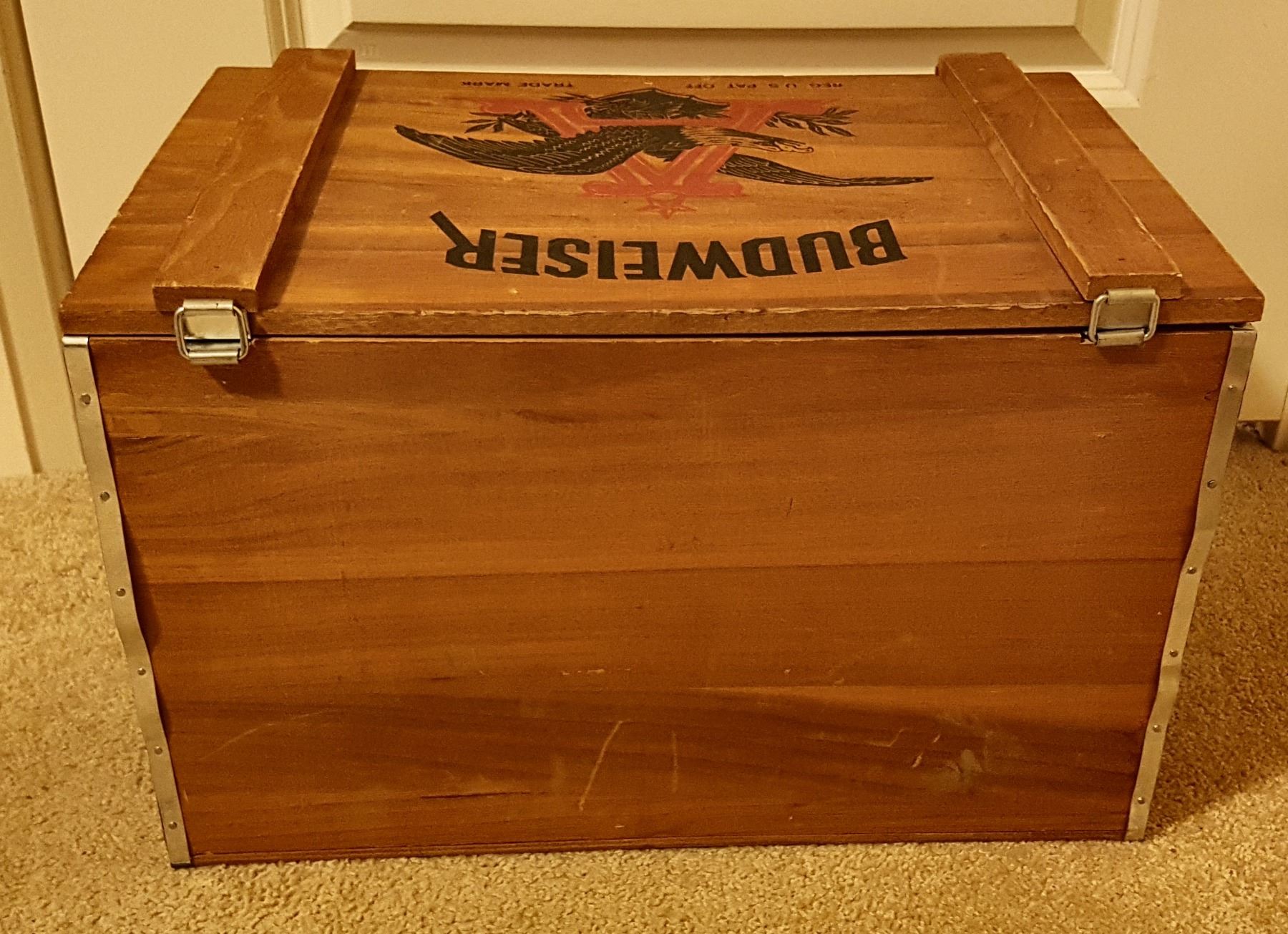 WOODEN BUDWEISER BEER CRATE W/HINGED LID