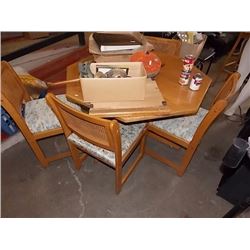 OAK DINING TABLE - OCTAGON SHAPED - INCLUDES LEAF & 4 CHAIRS (OAK & RATAN)