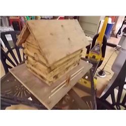 HAND CRAFTED WOOD BIRD HOUSE