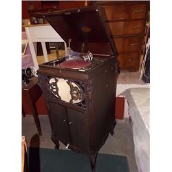 VINTAGE BRUNSWICK GRAMAPHONE