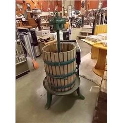 VINTAGE APPLE PRESS - CAST IRON AND WOOD