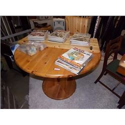 ROUND WOOD TABLE WITH 2 LEAFS