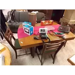 WALNUT TABLE & 4 DINING CHAIRS - 36" X 50" TABLE TOP - VINTAGE