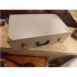 VINTAGE WOOD BOX WITH LID