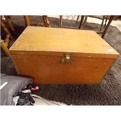 WOOD STORAGE CHEST WITH HINGED LID