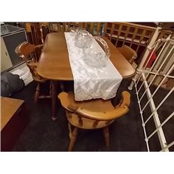 COLONIAL STYLE MAPLE TABLE WITH 4 CHAIRS