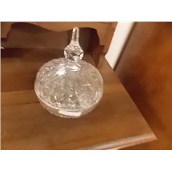 COVERED CRYSTAL BOWL WITH FEET
