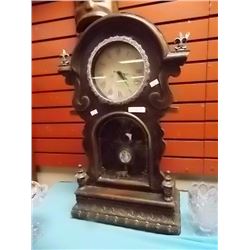VINTAGE STYLE ORNATE MANTEL CHIME CLOCK
