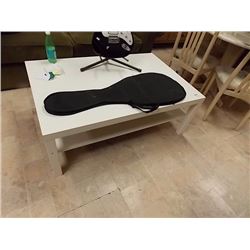 LARGE WHITE COFFEE TABLE