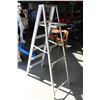 Image 1 : 5 ALUMINUM A-FRAME LADDER