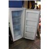 Image 2 : DANBY APARTMENT SIZE UPRIGHT FREEZER