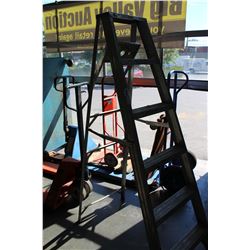 6 ALUMINUM STEP LADDER