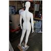 Image 2 : NEW IN BOX MANEQUIN