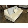 Image 2 : MODERN COUNTRY-STYLE SOFA WITH THROW PILLOWS