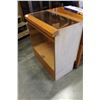 Image 2 : ILLUMINATED GLASS DISPLAY COUNTER