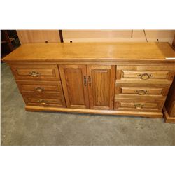 ARBECK OAK 6 DRAWER DRESSER WITH CUPBOARD