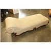 Image 1 : VINTAGE UPOLSTERED CHAISE LOUNGE