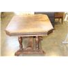 Image 2 : ANTIQUE WALNUT TABLE WITH JACKKNIFE LEAF