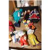 Image 2 : LOT OF ASSORTED DOLLS AND VINTAGE PICTURES