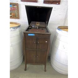 Vintage Oak Case RCA Victor Gramophone