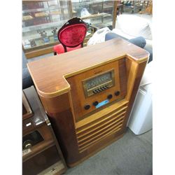Vintage General Electric Broadband Parlour Radio