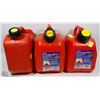 Image 1 : 9) 3 JERRY CANS
