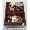 Image 1 : JEWELRY BOX WITH CONTENTS