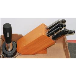 FLAT OF KNIFES IN BLOCK AND RECHARGEABLE WINE
