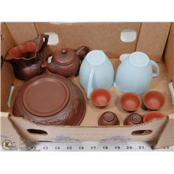 FLAT OF DECORATIVE KITCHENWARE  INCLUDING PYREX