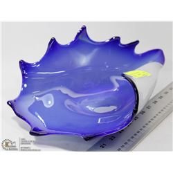 BLUE AND WHITE ART GLASS DISH