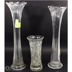 LARGE GLASS VASE, PRINT BASE TALL GLASS VASE AND