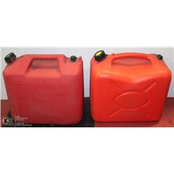 BOX W/2 LARGE GAS CANS - 20 L & 22.7 L