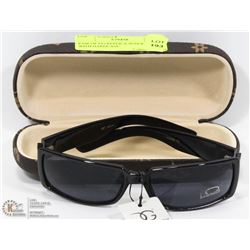 PAIR OF DG REPLICA SUNGLASSES WITH HARDCASE