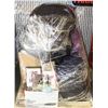 Image 1 : PALLET OF SHOWHOME LINENS AND DECOR