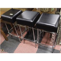 SET OF 3 BLACK AND CHROME LOOK BAR STOOLS