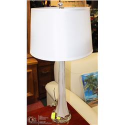 WHITE TABLE LAMP