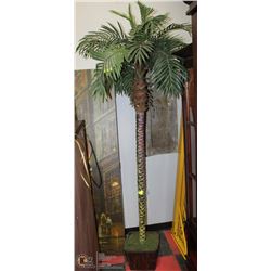 7' PALM TREE IN SQUARE WICKER BASKET
