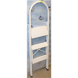 WHITE 2 STEP LADDER