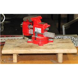 TOOL TECH 3 1/2" RED VICE MOUNTED ON WOOD BASE