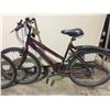 Image 2 : 2 BIKES: GREEN ROAD BIKE & RED FREE SPIRIT MOUNTAIN BIKE
