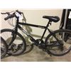 Image 2 : 2 BIKES: RED DIAMOND BACK MOUNTAIN BIKE & BLACK NEXT MOUNTAIN BIKE