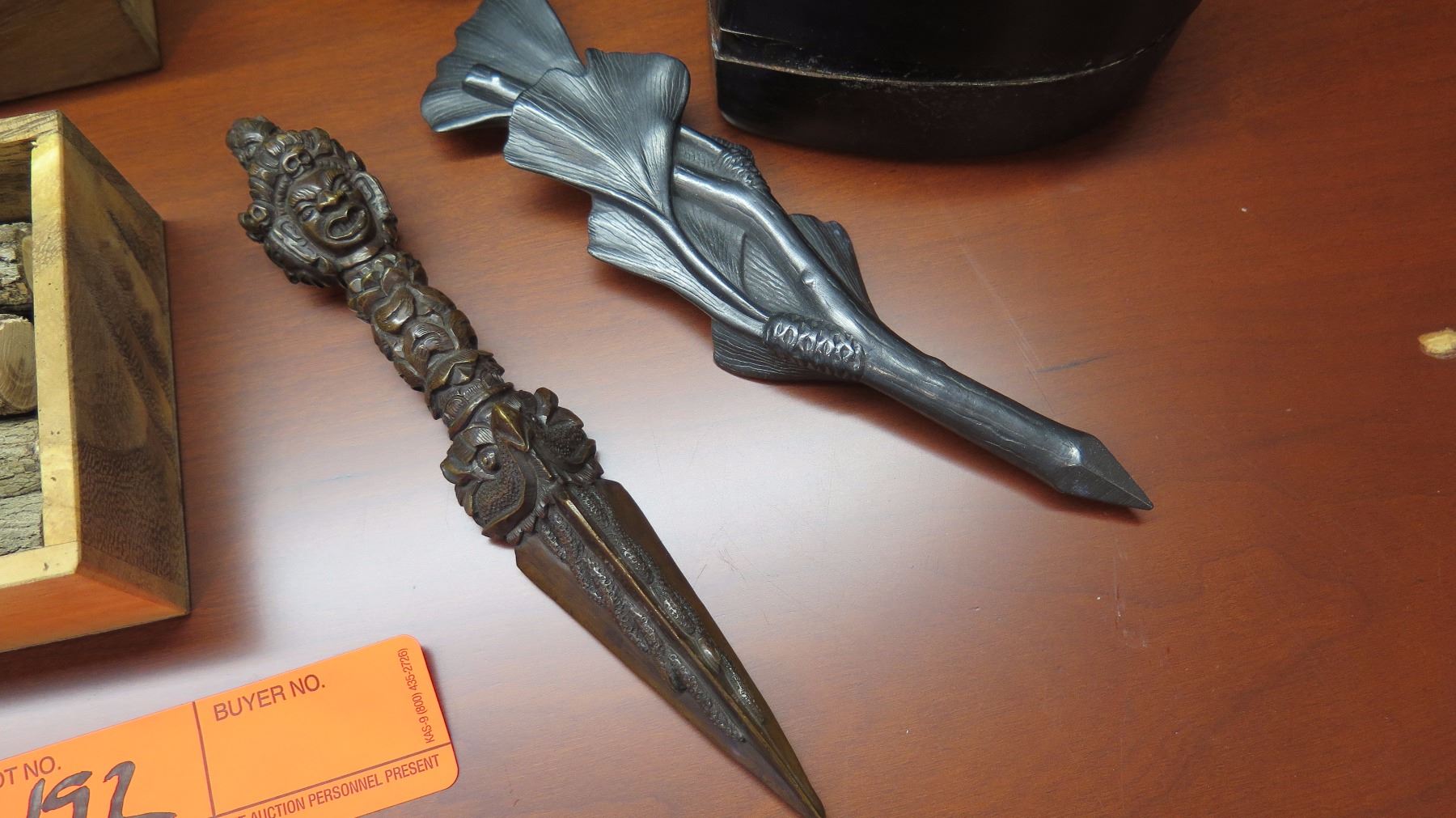 Pointed 3Sided Pointed Object (made of heavy metal), Cast Iron & Metal