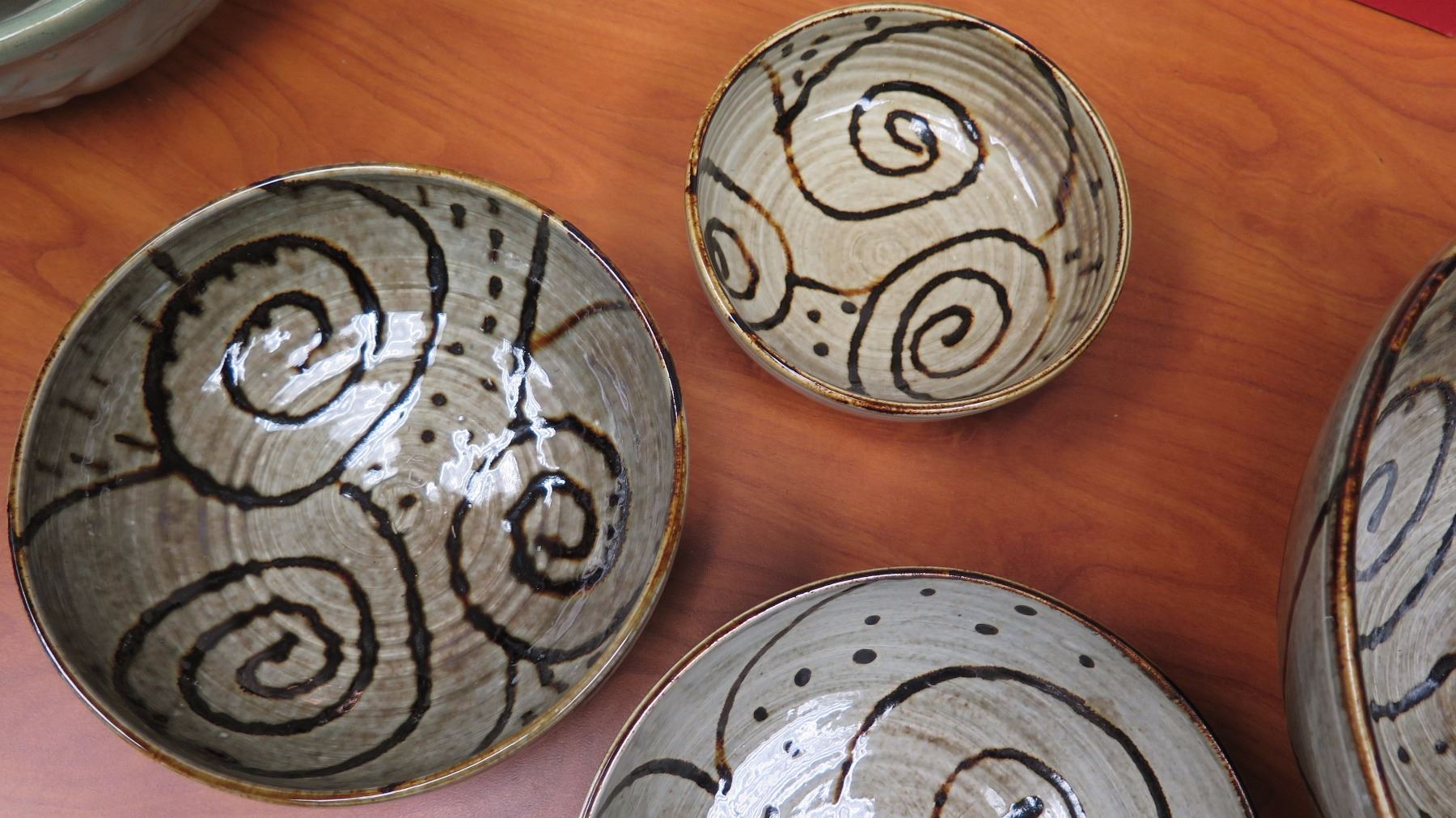 Set of 4 Matching Ceramic Swirl Design Bowls - Bela Bowl