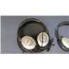 Image 2 : 2 Sets Bose Headphones w/ 1 Case